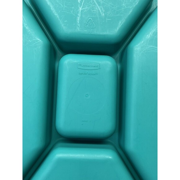 Rubbermaid Servin Saver #0833 5 Compartment Serving Container With Lid - Used - Picture 5 of 6
